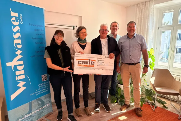 Carlé Firmengruppe spendet 3.000 Euro für Wildwasser Giessen